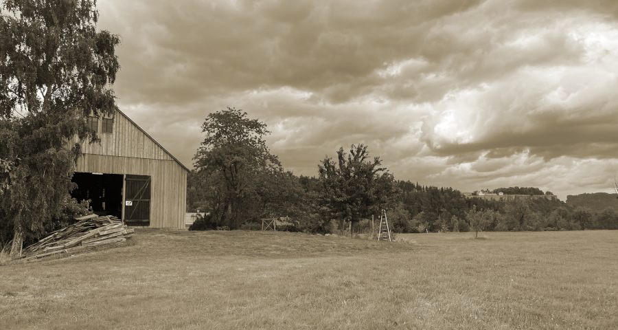 Zeltwiese an der Scheune